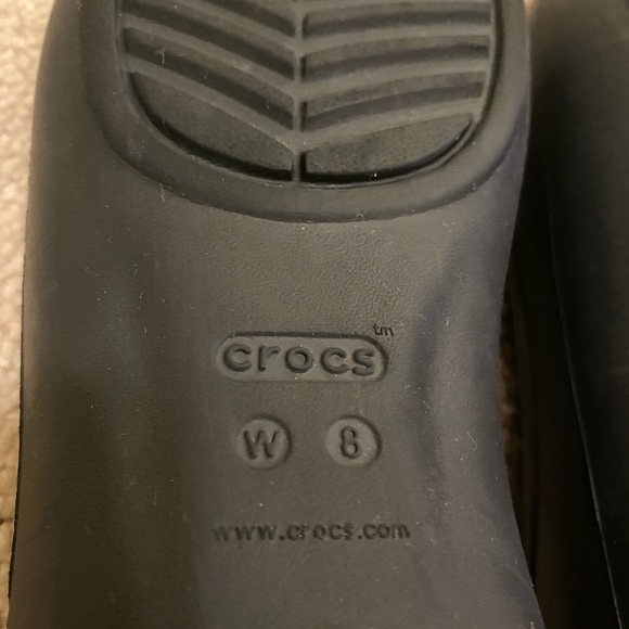 Crocs Women's Black Flats slip-on Crocs™ Laura Flat. Women size 8 - Picture 5 of 6